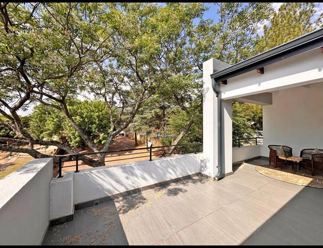 2 BEDROOM APARTMENT FOR SALE IN BRYANSTON
